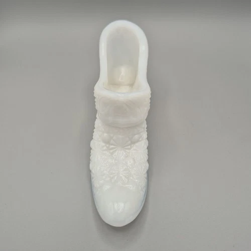 Vintage Fenton Daisy Button Milk Glass - glass slipper - HAS STICKER