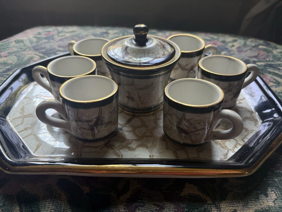 Juego de café espresso o demitasse de porcelana decorativa. Foto 2 de 4