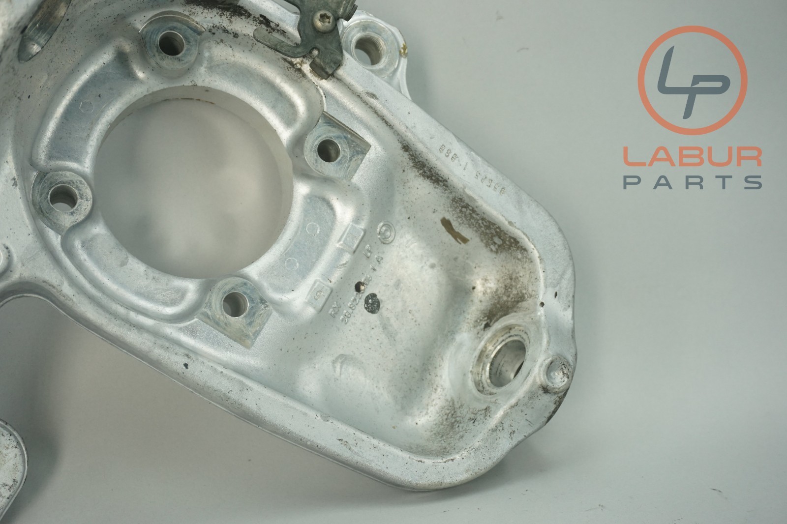 M139 03-08 Maserati Quattroporte Front Right Side Spindle Knuckle Z7036