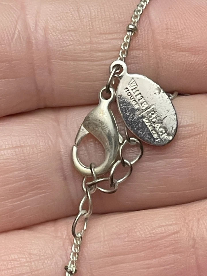 Белый дом черный рынок серебристого тона кластер ожерелье жемчуг и подвески - Изображение 4 из 4