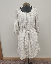 Old Navy Women's Dress Size L Cream and Black Plaid, Belted Waist, 3/4 Sleeve