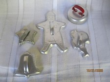 4 Vintage Christmas Cookie Cutters W/Handles & A Red Handle Biscuit Cutter FUN