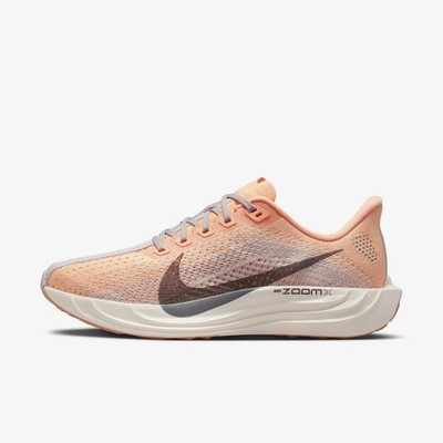 Nike Pegasus Plus Color Orange Chalk   Women's  size 8  FQ7261-702