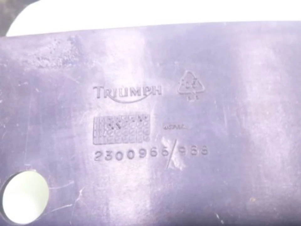 96 Triumph Trophy 1200 tampa de carenagem interna superior direita2300966 - Imagem 3 de 4