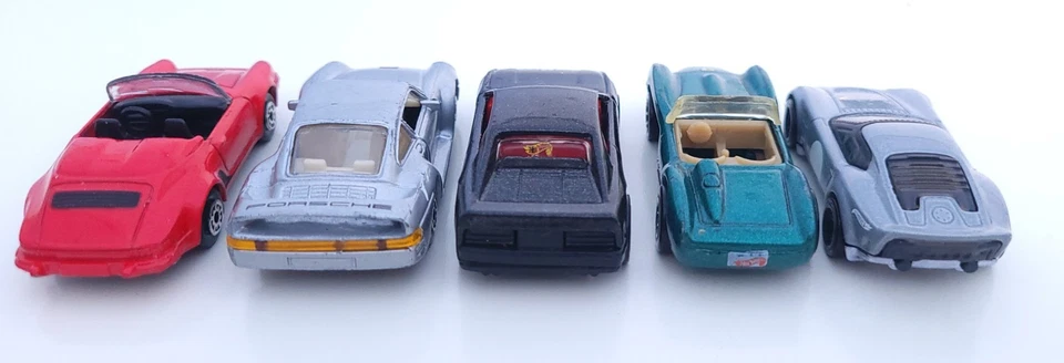 Lote de 5 autos deportivos diecast - Hot Wheels Ferrari, Maisto Porsche 1989 Foto 2 de 4