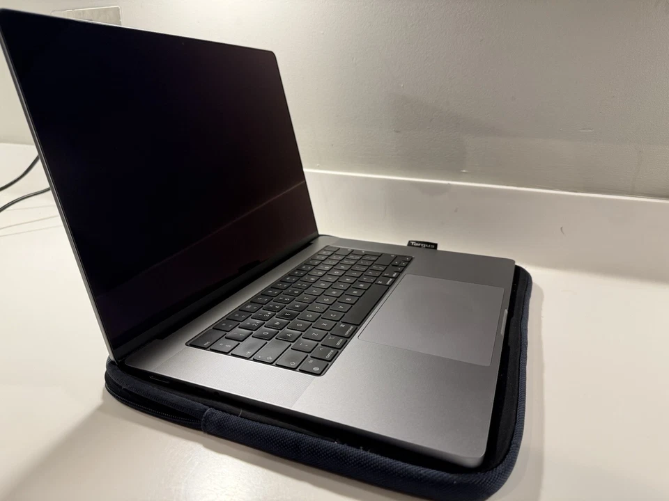Apple MacBook Pro 16" M2 Max · 96GB · 8TB, photo 4 of 5