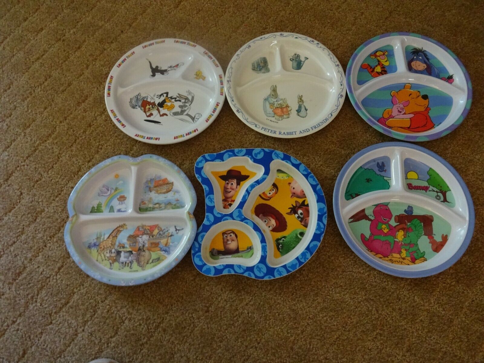 6 KIDS DIVIDED MELAMINE いよいよ人気ブランド DINNER PLATES-POOH BARNEY TUNES LOONEY +2 STORY TOY SALE 64%OFF