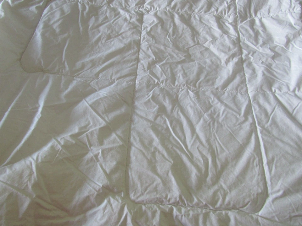 FIELDCREST CANNON WHITE POLY FILL COMFORTER DUVET INSERT 88"X88" FULL/QUEEN EXCL - Image 2 of 4