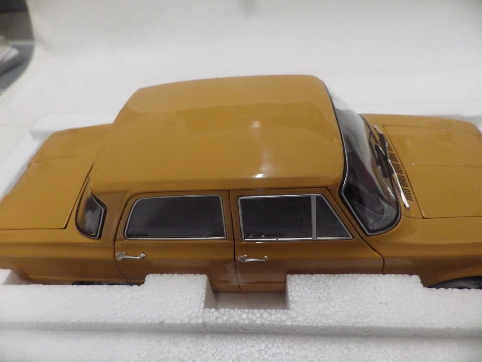 ALFAROMEO GIULIA 1300 SUPER MINICHAMPS 1/18 - Immagine 4 di 4