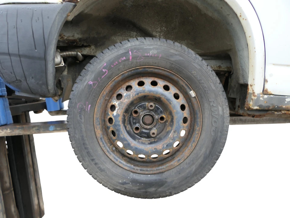 2x VW T4 Felgen Reifen 195/70 R15C 104/102R Winterreifen 6jx15H2 ET55 - 8mm - Bild 3 von 4