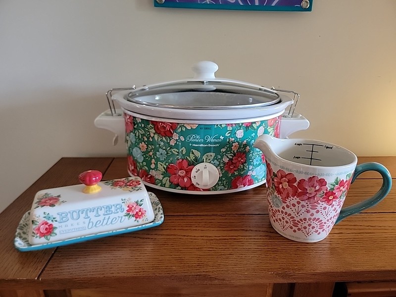 Pioneer Woman, Vintage Floral 6qt Crockpot, Butter Dish&Glass Measuring Cup-EUC!