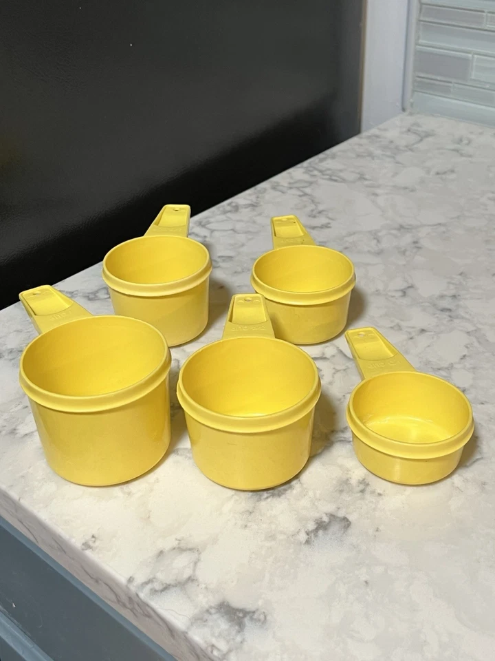 Vintage Set of Five Tupperware Measuring Cups, Yellow - 1, 3/4, 1/2, 2/3, 1/3 - Image 3 of 4