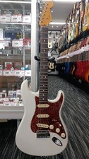 Fender American Ultra Stratocaster E-Gitarre SSS Antique Pearl