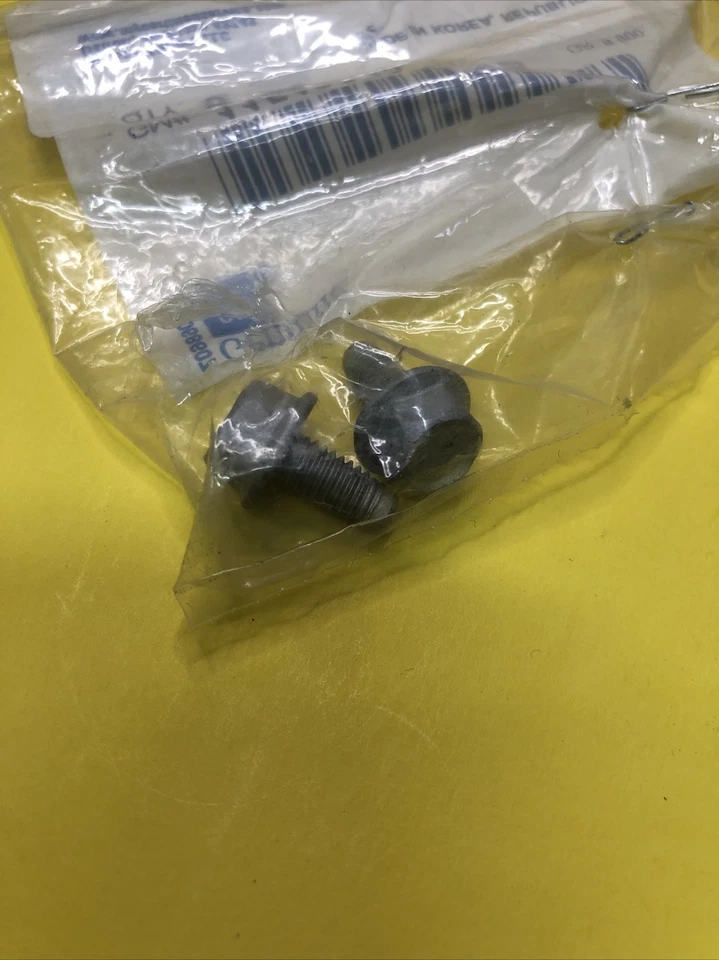 NUEVO 96-17 GM Chevrolet Pontiac Colector de escape Protector térmico Perno 11519840 Cantidad 2 Foto 3 de 3