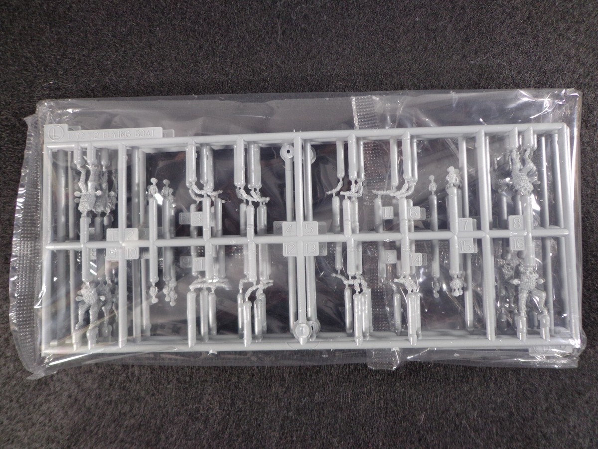 HASEGAWA 1:72 Imperial Japanese Navy Airmen Set 16 pcs of figures