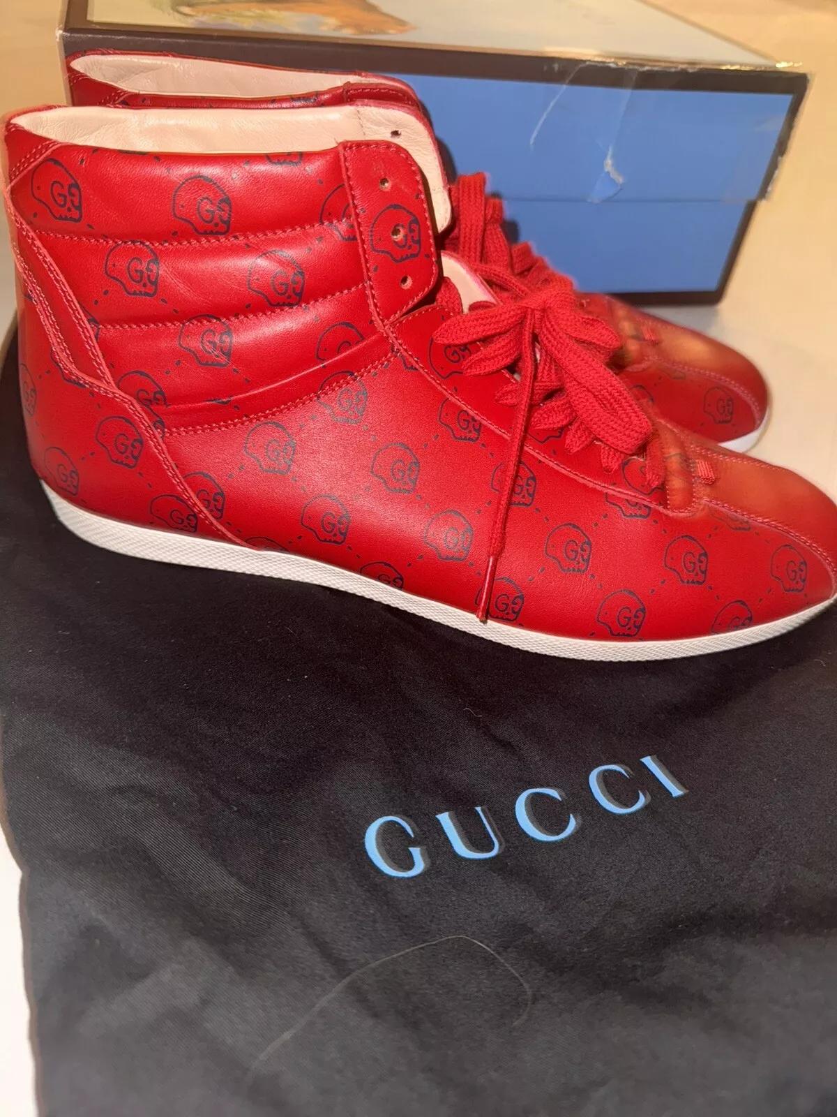 Baskets montantes crâne fantôme en cuir rouge signature Gucci. Taille 11. Rare
