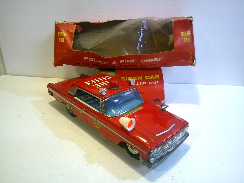 TAIYO Japan Tin Fire Chief - Battery Operated Tricky Action Siren Car in Box - Image 2 of 4