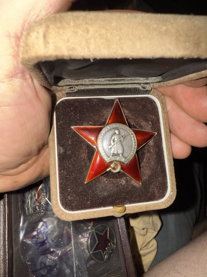 Segunda Guerra Mundial Orden Soviética de la Estrella Roja (fechada a mediados de 1945) Foto 2 de 3