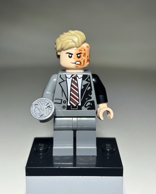 LEGO Two-Face Minifigure 76303 Batman Tumbler Nolan DC Super Heroes NEW