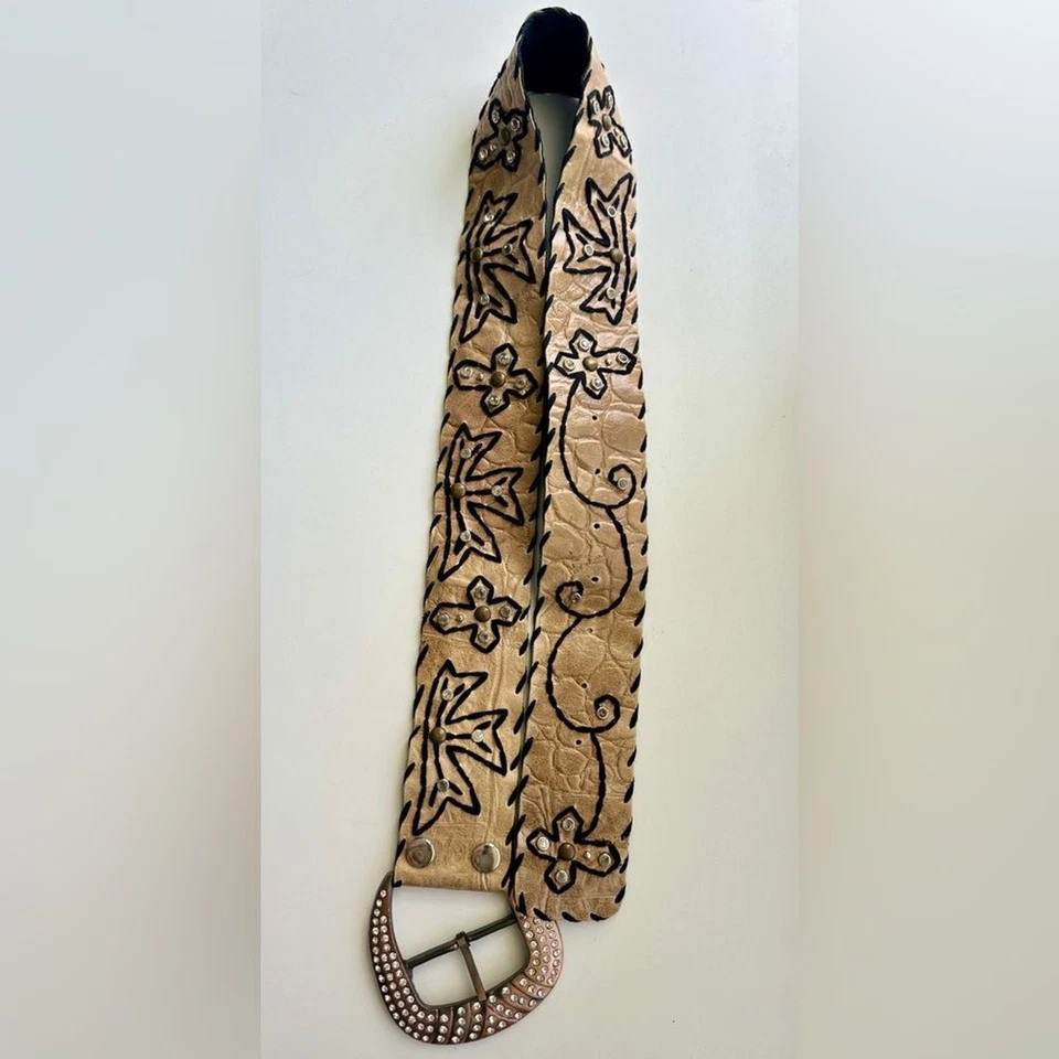 Cinturón para mujer de cuero granulado bordado tostado y negro Foto 4 de 4