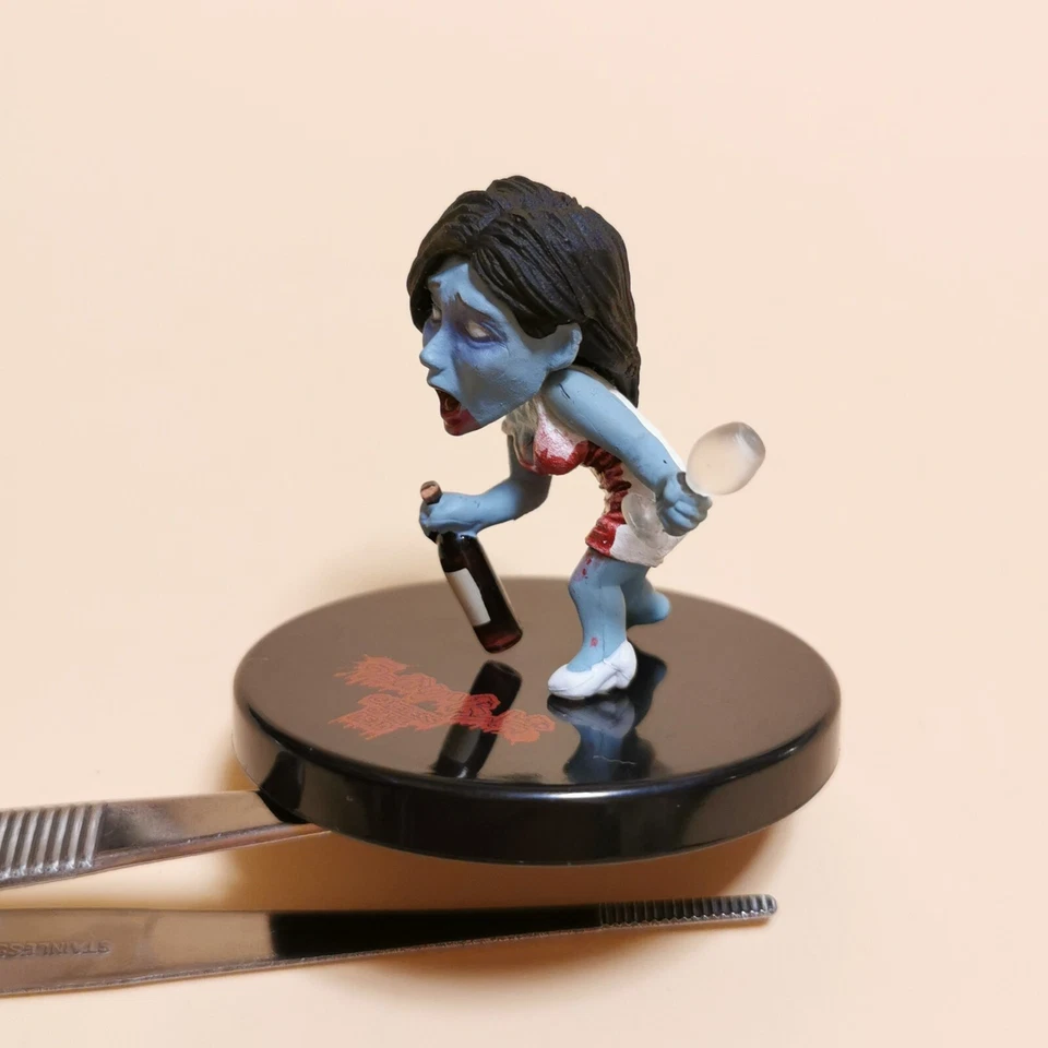 Takara GHOST ZOMBIE DAMA BEBEDOR DE VINO 1.5" Figura Juguete Extraño Descuidado de los Muertos Foto 4 de 4