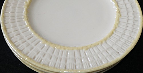 BELLEEK Limpet Yellow Pattern Dessert 7 3/4" Plates (4) Green Mark (Unused) - Picture 2 of 3