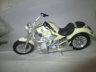 BMW R1200C 1 18 SCALE MAISTO MOTORCYCLE MODEL