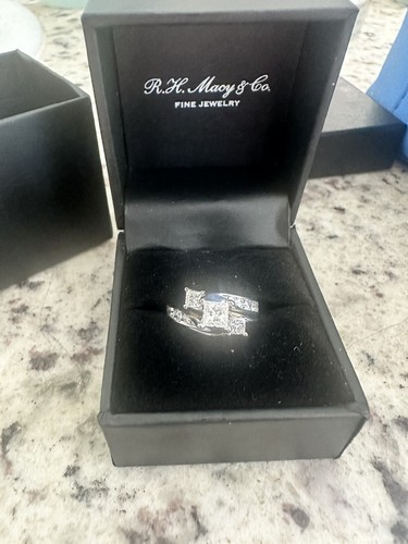 Gorgeous 1.5K White Gold Wedding Set
