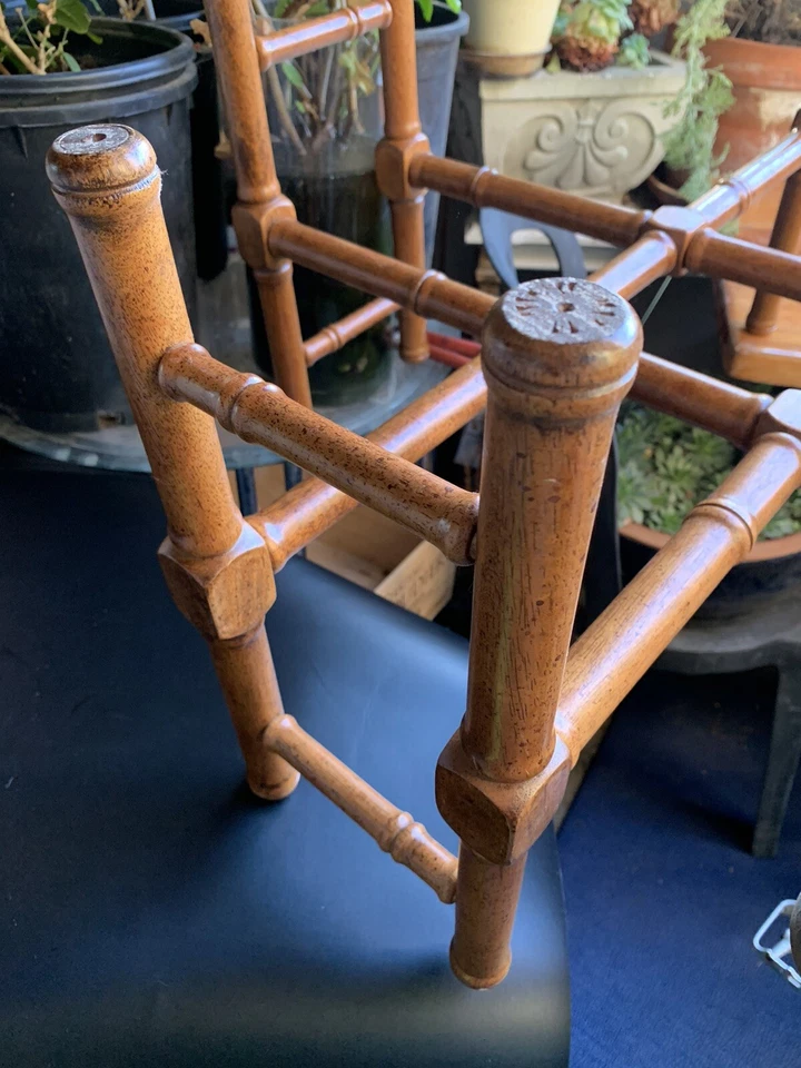 Mesa de centro de vieira Baker Hollywood Regency patas de bambú sintético. Foto 3 de 4