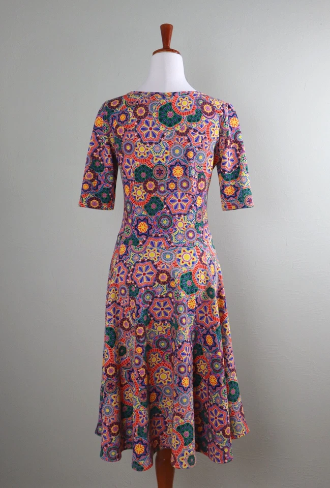 LULAROE текстурированный эластичной яркий калейдоскоп печать Nicole платье средний размер - Изображение 4 из 4