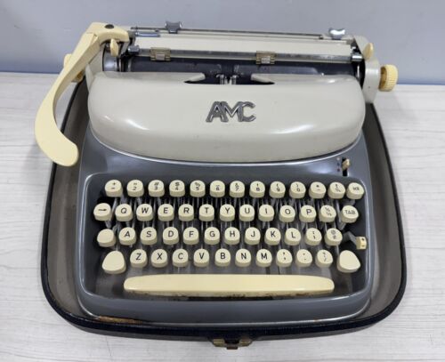 1961 AMC Typewriter Made In West Germany From A Collectors Estate - Picture 3 of 15