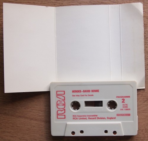 DAVID BOWIE - HEROES (RCA INTK5066) EARLY 80s UK CASSETTE TAPE REISSUE SCREWS - Picture 3 of 4