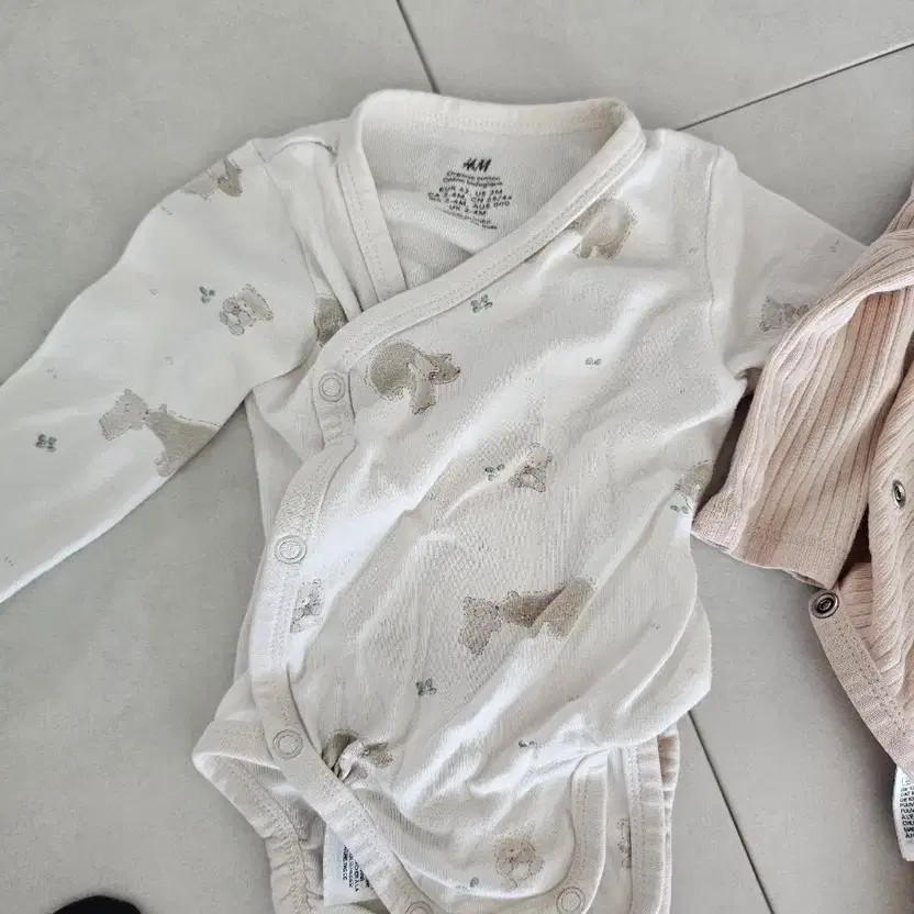 H&M 3M Baby Bodysuit & Hat & Pants Set, 6 Pieces, Light Used thumbnail 3