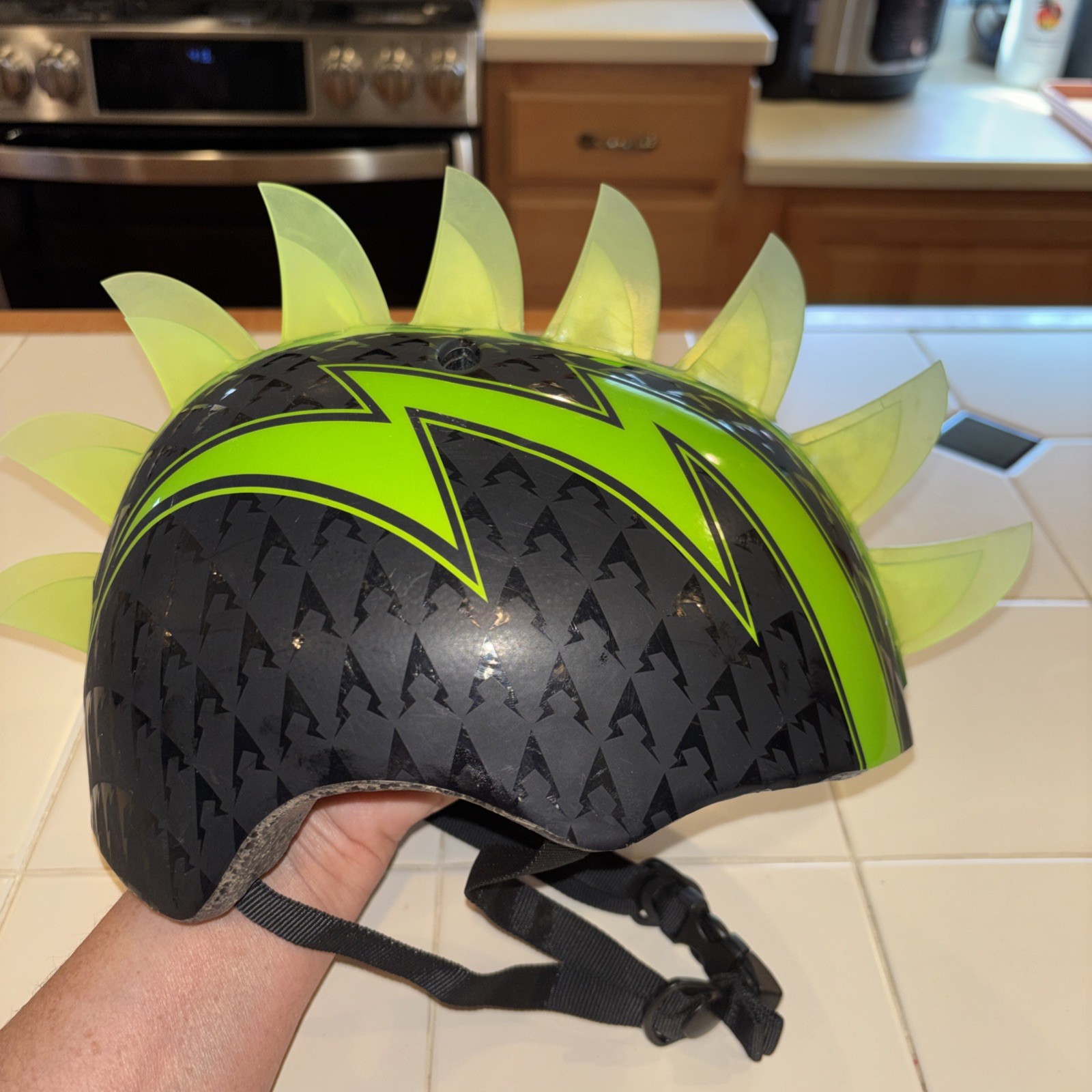 Raskullz Bolt Green Bike Helmet Kids Small **Lights Up!! COO