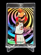 1997/98 NBA Hoops HAKEEM OLAJUWON “HIGH VOLTAGE” HOLO SSP INSERT 19 / 20🔥RARE🔥