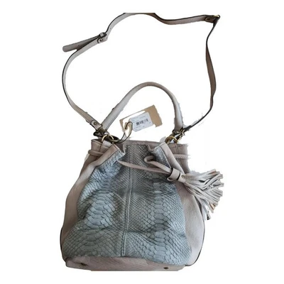 Sac seau Abaco modèle Juliette en agneau et python de couleur gris - Photo 1/3