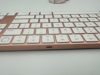 美品！Magic Keyboard A2695 MQDP3J/A Apple Ipad Magic Keyboard Folio |A2695|White| |MQDP3LL/A