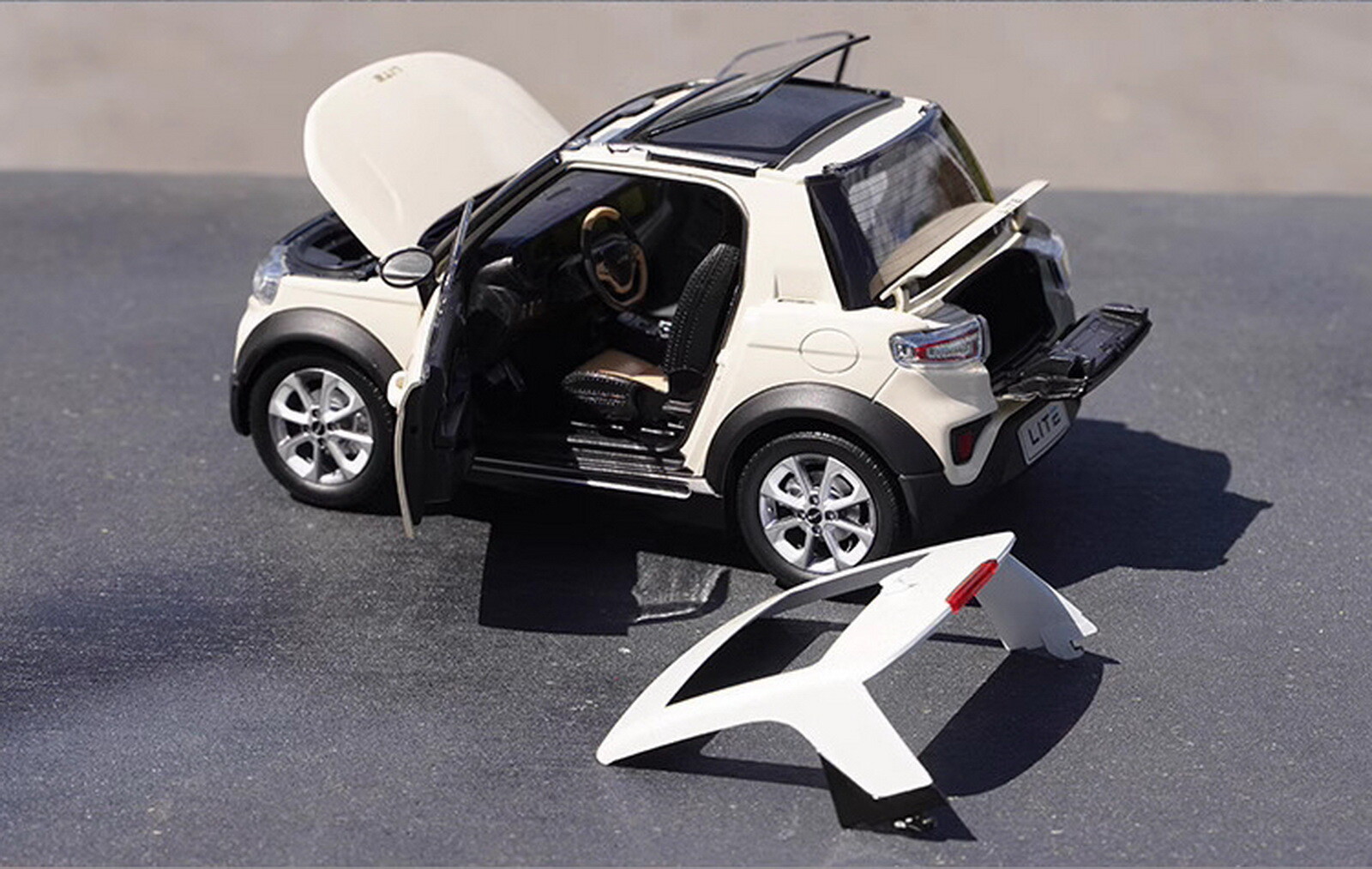 1/18 Scale BAIC BJEV LITE afcfox Whit2 Diecast Car Model Toy Collection Gift NIB