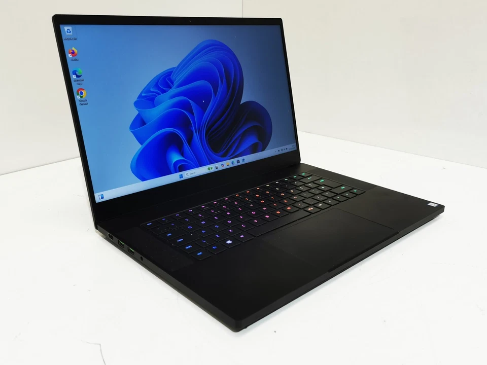 Razer Blade 15″ Advanced – i7 8th, 16 GB RAM, 512 GB SSD, Full HD Gaming Laptop - Image 3 of 4