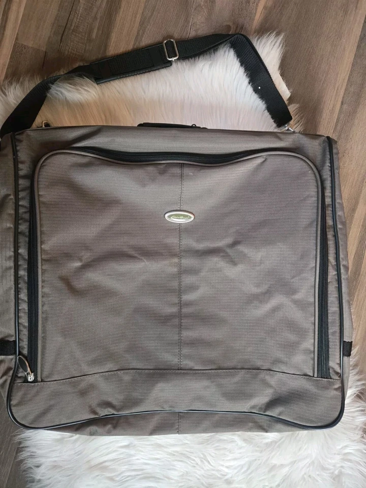 Bolsa de ropa de lona de nailon verde bosque Eddie Bauer y equipaje de mano Foto 3 de 4