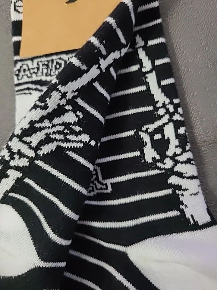 VERSITI BONE-A-FIED DONOR SKULL SKELETON UNISEX SOCKS ONE SIZE NEW - Image 3 of 4