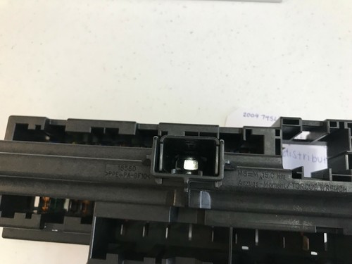 2004 BMW 745Li FRONT RIGHT FUSE POWER DISTRIBUTOR BOX 6900582 - Picture 8 of 12