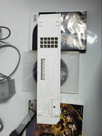 Nintendo Wii White Console Bundle RVL-001 w/ 1 Wii mote & 3 Games TESTED