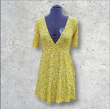 Pretty Little Thing Yellow White and Black Floral V Neck Dress, Size 8 Summer