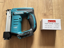 Makita DST221Z Akkutacker inkl. Klammern 1010HD F-32647 (5040 Stk.)