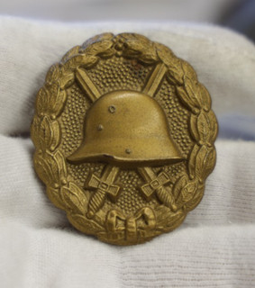 Golden Colored German WWI Wound Badge