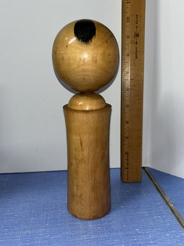 Antique Japanese Kokeshi Doll Wooden Green Paint Daisies Signed And Stamped 9.5” - Picture 5 of 7
