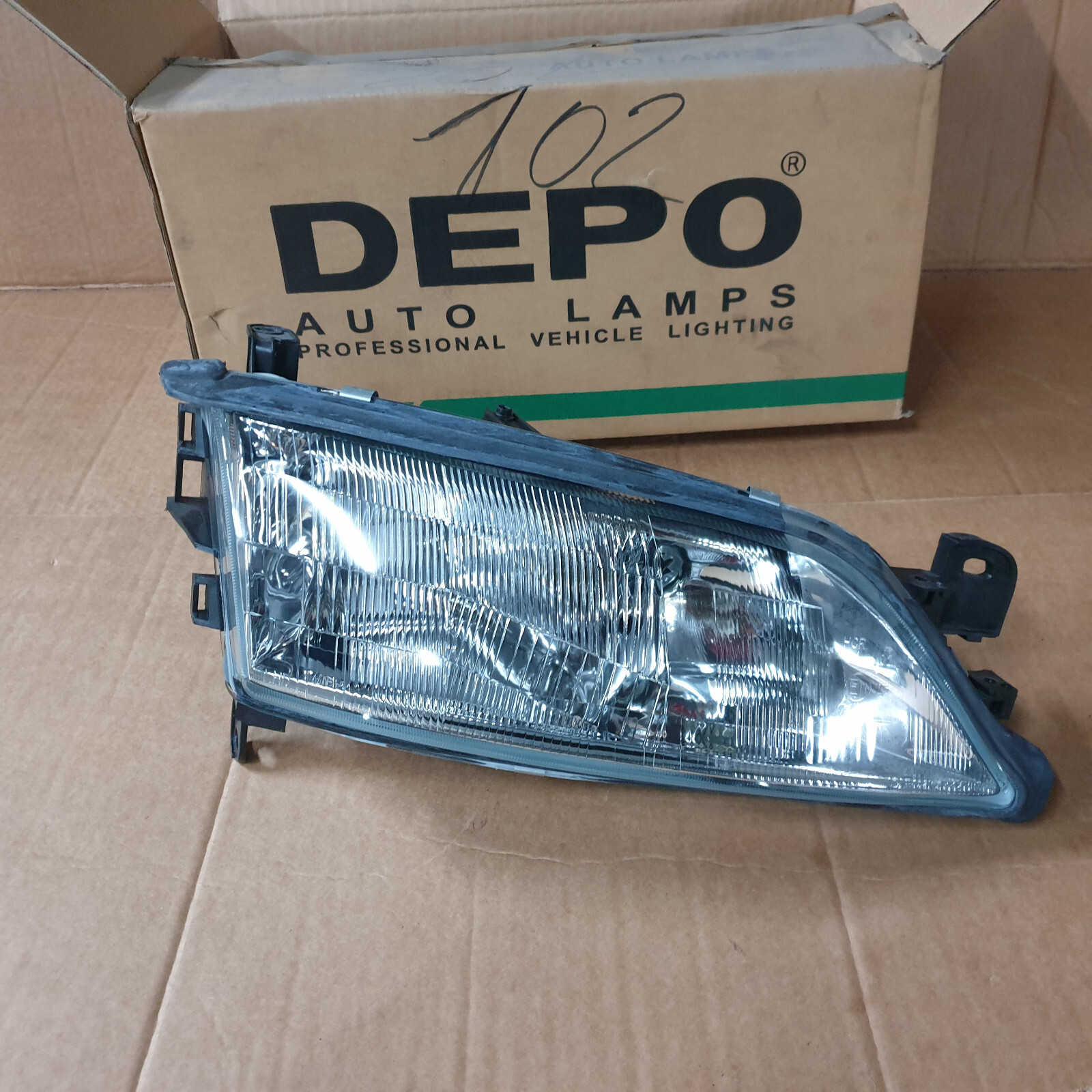 Feu droit Opel Vectra B qui ne jaunit pas pour remplacer optique passager 085788
