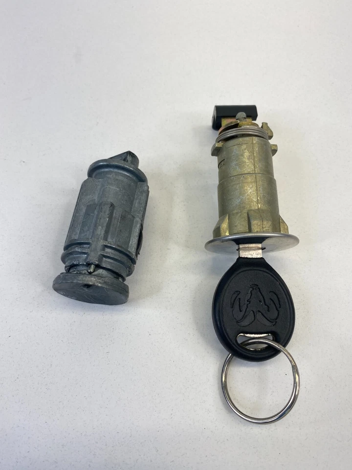 2001-2007 Dodge Grand Caravan 3.8L AT Ignition Switch Lock Cylinder W/ Key OEM — 第 2/4 张图片