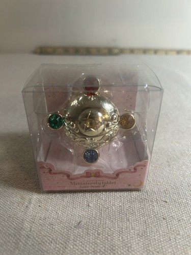 Rare Sailor Moon Prism Manga Compact miniaturely tablet keychain - Picture 1 of 3